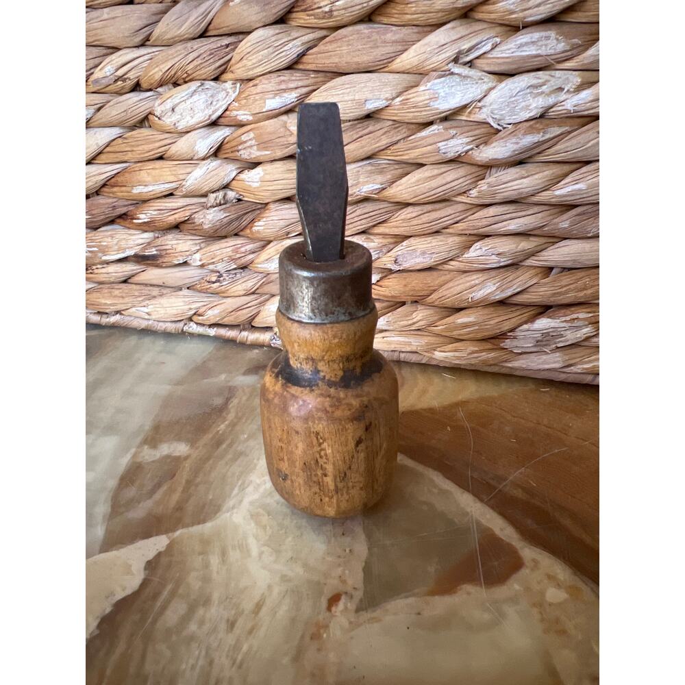 Stubby Wood Handled VTG Flathead